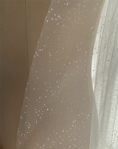 https://www.petertrends.com/wp-content/uploads/2020/07/bridal-accessories-veils-LVV577A.jpg
